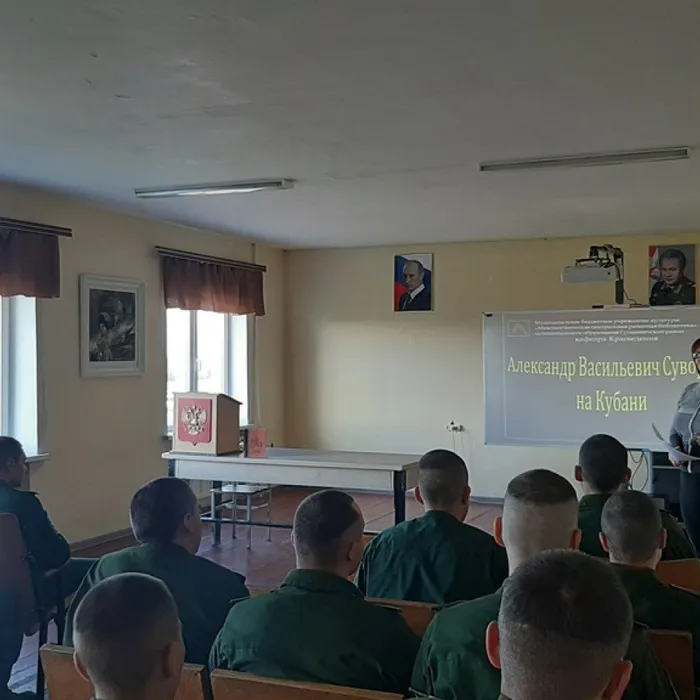 Он гением блистал в бою любом