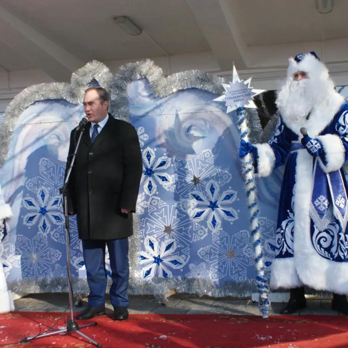 А у нас Новый год! Елка в гости зовет!
