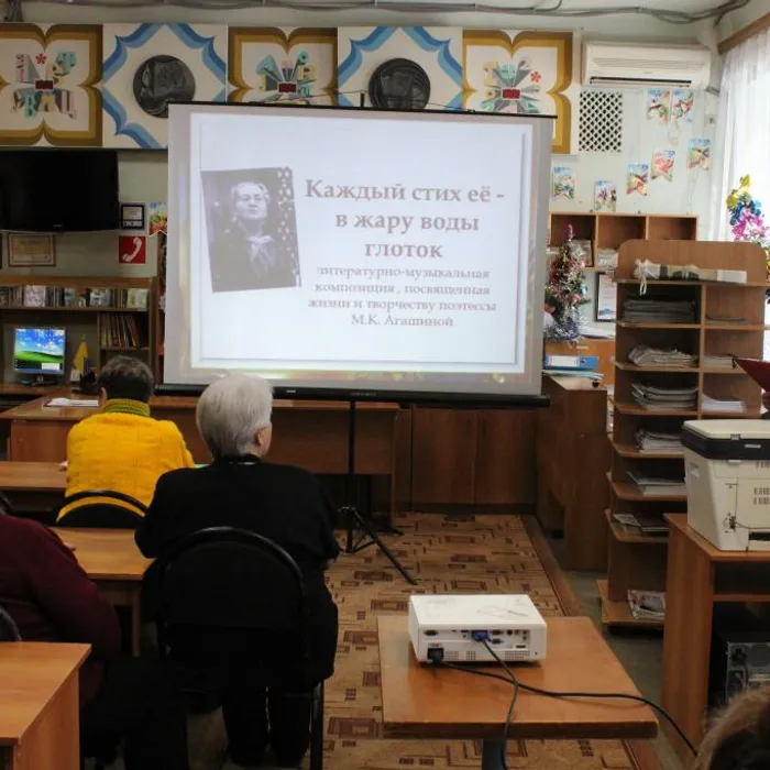 «Каждый стих её - в жару воды глоток»