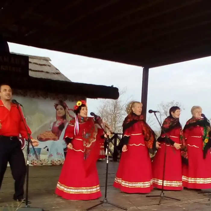 Где века, словно люди встречаются