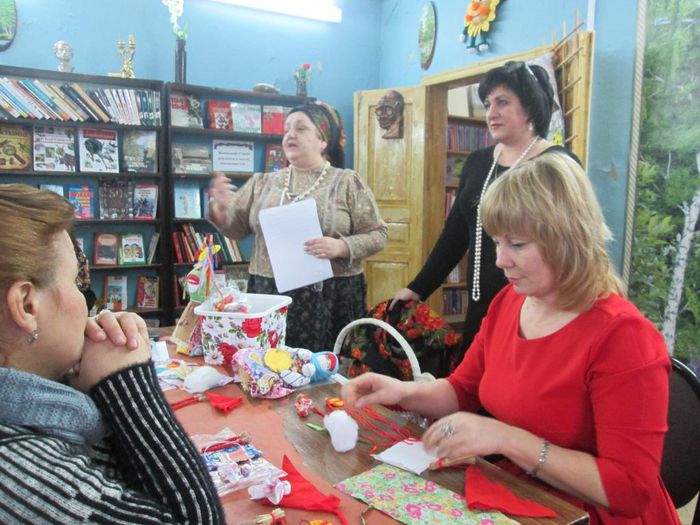 мастер - класс  Марины Теплинской по изготовлению куклы домашней Масленицы