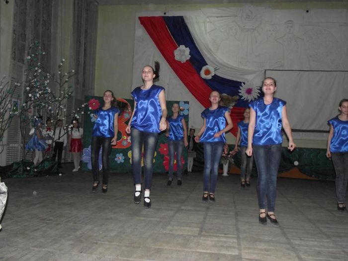старшая группа танцевального коллектива "Сувенир"